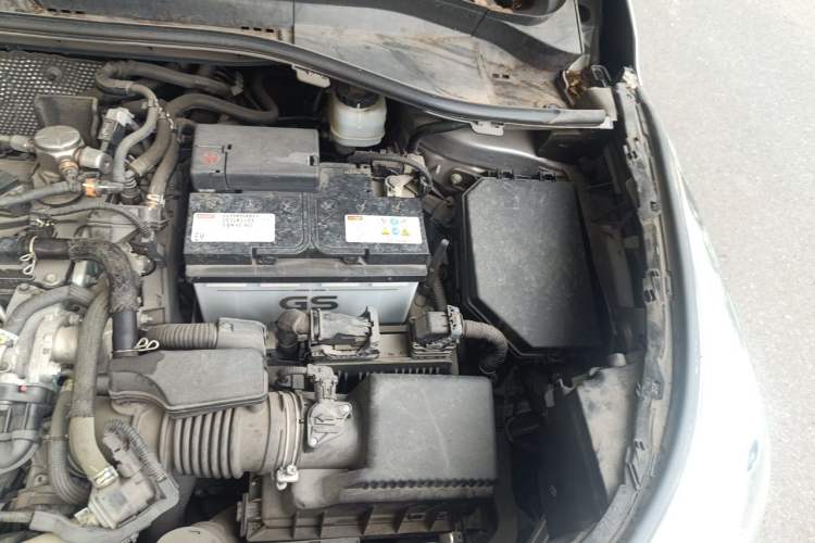 Used Toyota IZOA 2020 2.0L Yichi Version Engine Bay Left