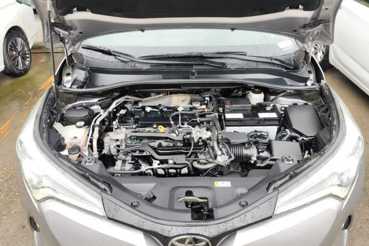 Used Toyota IZOA 2020 2.0L Yichi Version Engine Bay
