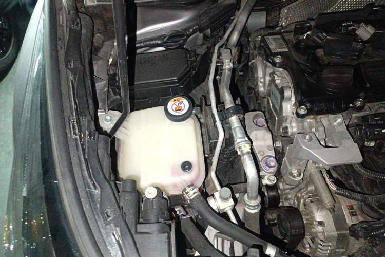 Used Toyota IZOA 2020 2.0L Yi Xiang CARE Engine Bay Right