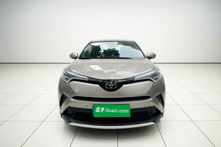 Used Toyota IZOA 2020 2.0L Yichi Version Front