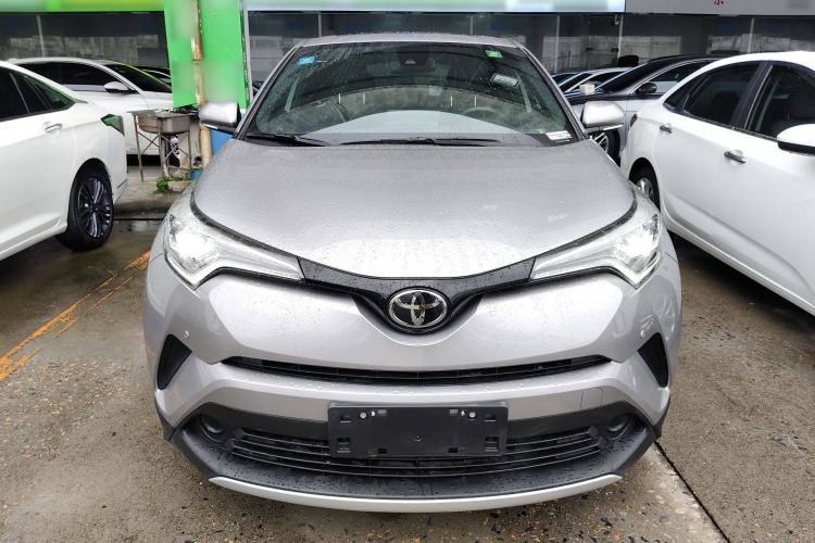 Used Toyota IZOA 2020 2.0L Yichi Version Front
