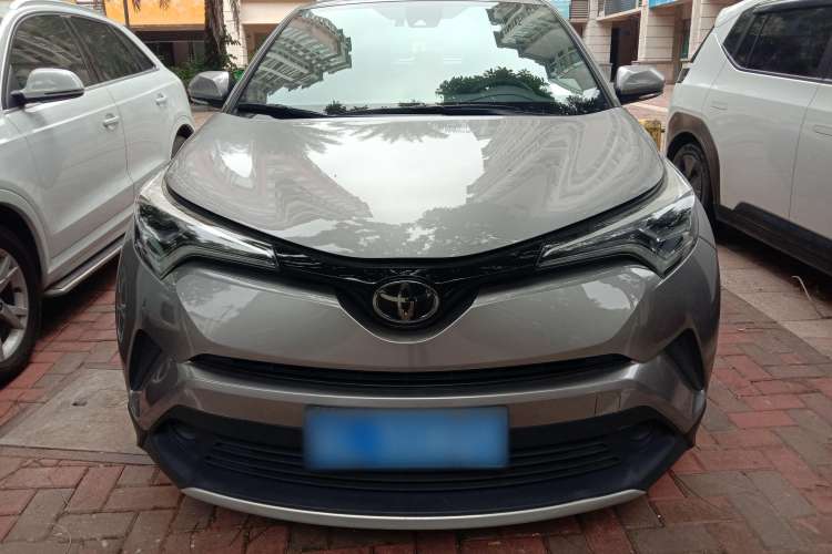 Used Toyota IZOA 2020 2.0L Yichi Version Front