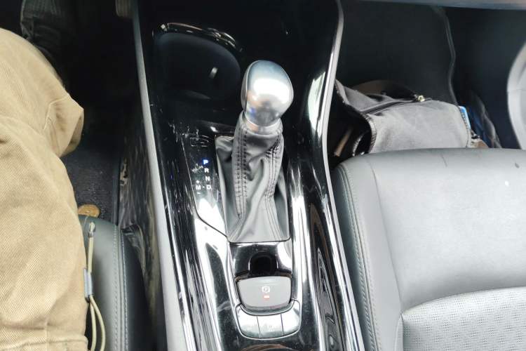 Used Toyota IZOA 2020 2.0L Yichi Version Gear Lever