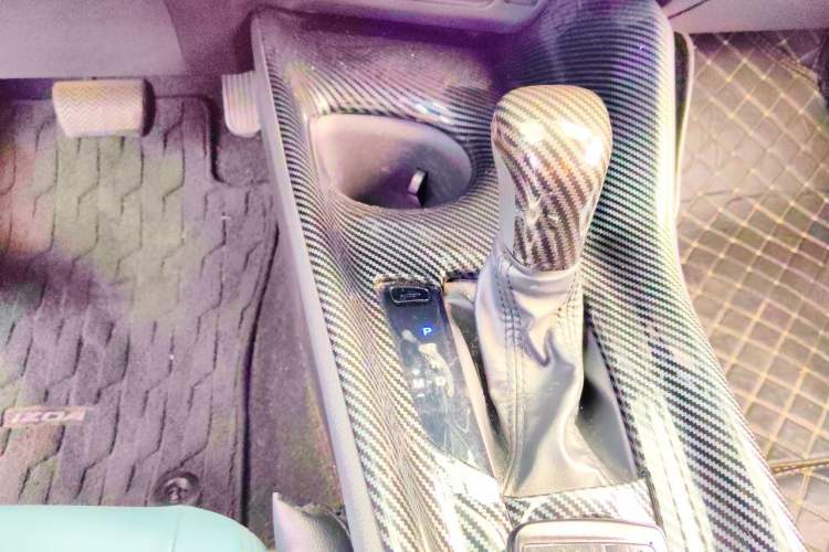 Used Toyota IZOA 2020 2.0L Yi Xiang CARE Gear Lever