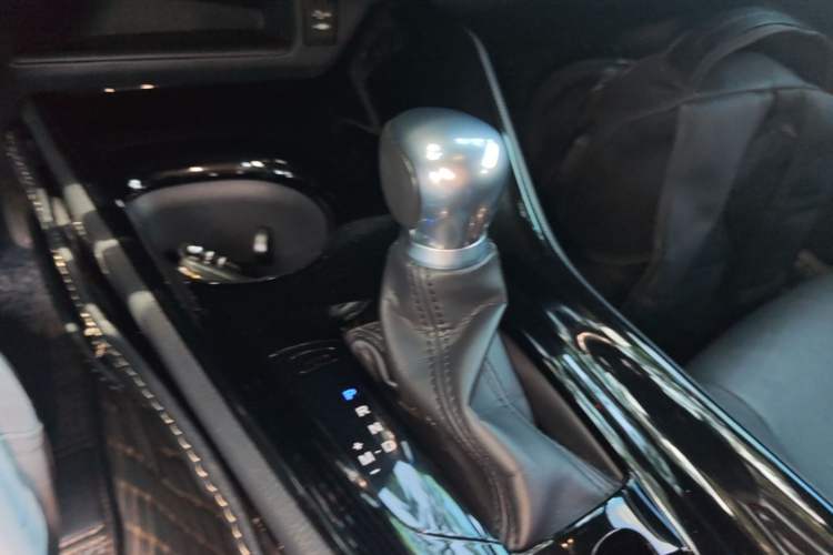 Used Toyota IZOA 2020 2.0L Yichi Version Gear Lever