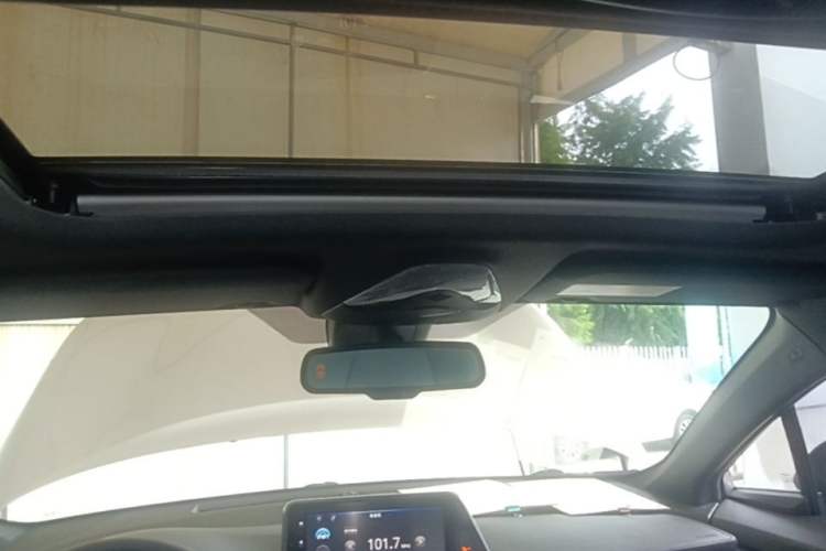 Used Toyota IZOA 2020 2.0L Yi Xiang CARE Headliner
