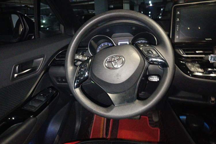 Used Toyota IZOA 2020 2.0L Yi Xiang CARE Interior 2