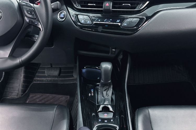 Used Toyota IZOA 2020 2.0L Enjoy Edition Interior 3