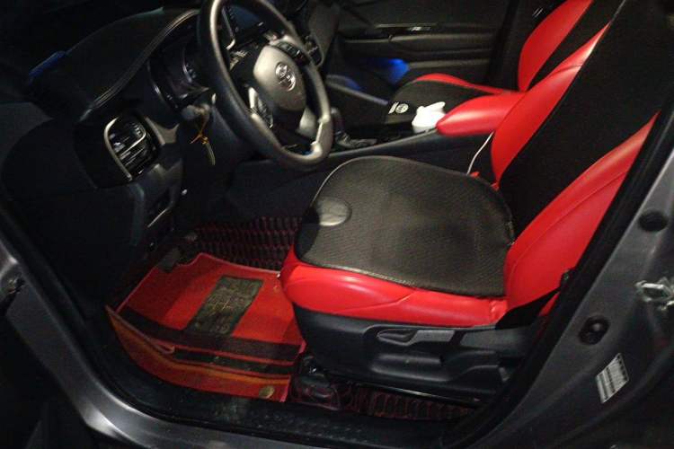 Used Toyota IZOA 2020 2.0L Yi Xiang CARE Interior 3