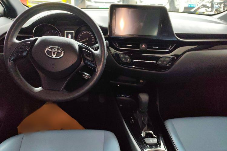 Used Toyota IZOA 2020 2.0L Yi Xiang CARE Interior 3