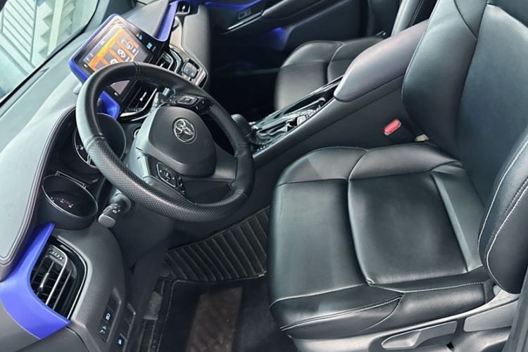 Used Toyota IZOA 2020 2.0L Enjoy Edition Interior 4