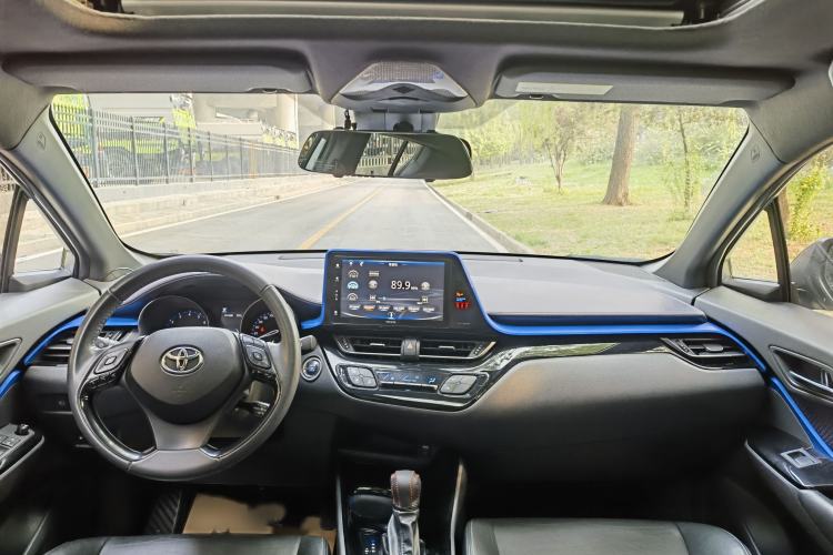 Used Toyota IZOA 2020 2.0L Yichi Version Interior 4