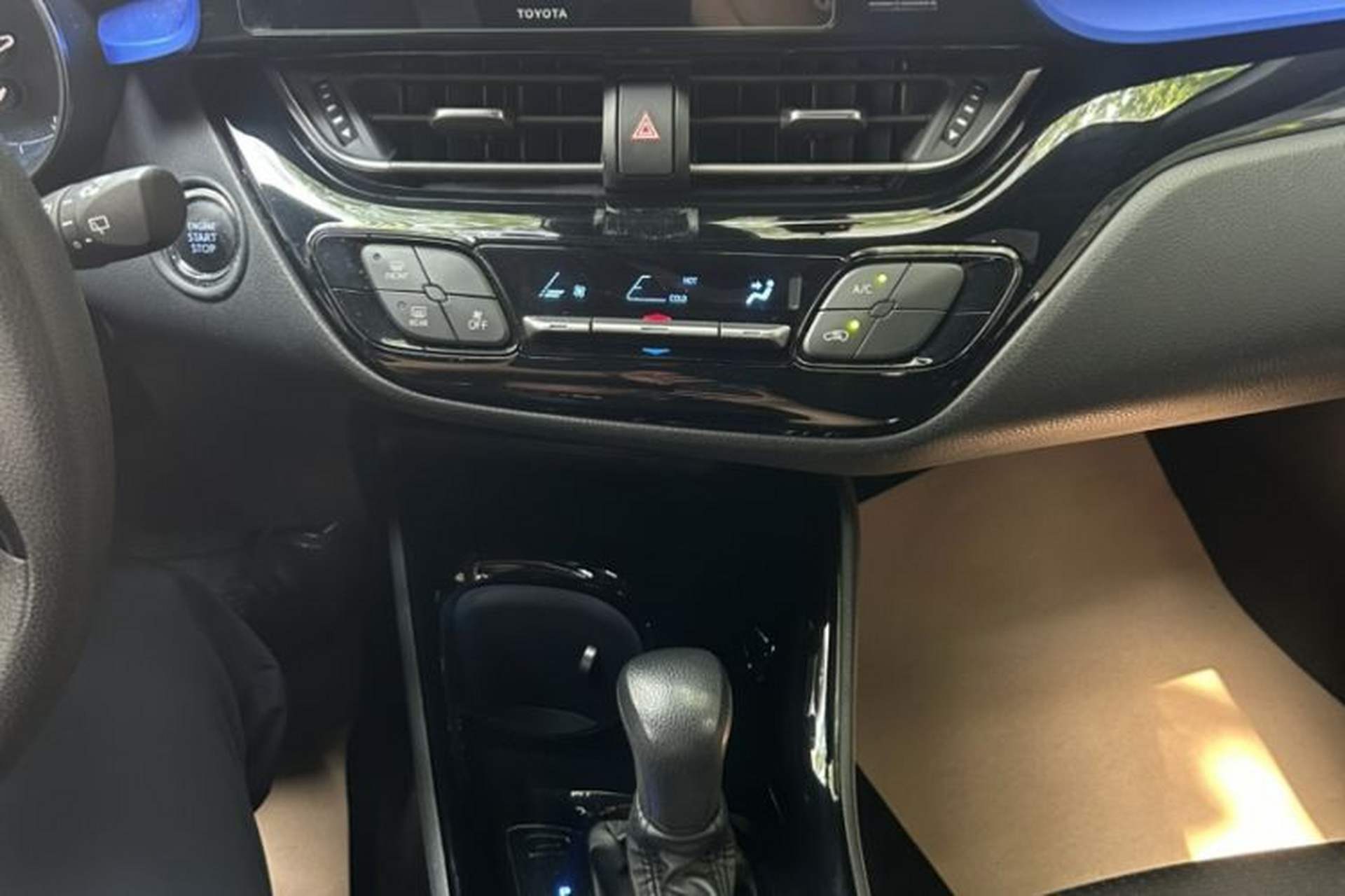 Used Toyota IZOA 2020 2.0L Enjoy Edition Interior 4