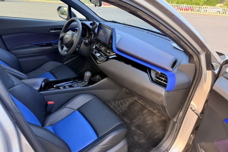 Used Toyota IZOA 2020 2.0L Enjoy Edition Interior 4