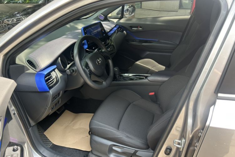 Used Toyota IZOA 2020 2.0L Enjoy Edition Interior 8