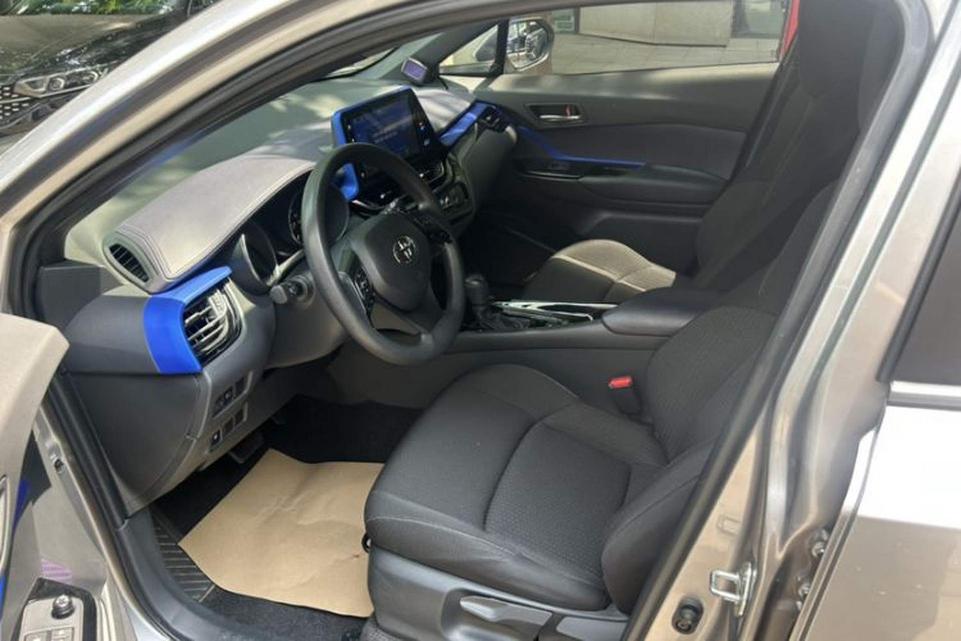 Used Toyota IZOA 2020 2.0L Enjoy Edition Interior 8
