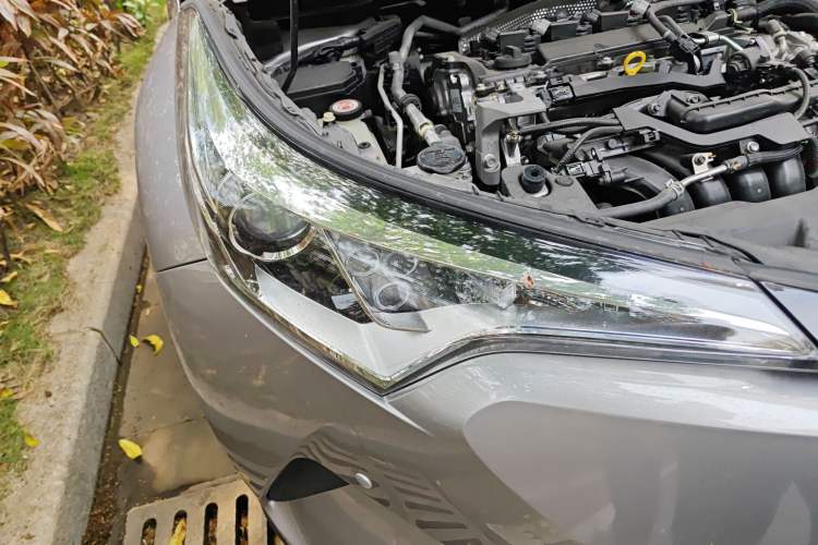 Used Toyota IZOA 2020 2.0L Enjoy Edition Right Front Headlight