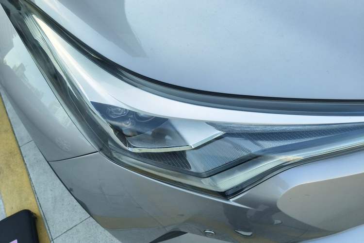Used Toyota IZOA 2020 2.0L Yichi Version Right Front Headlight