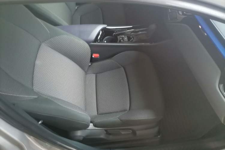 Used Toyota IZOA 2020 2.0L Enjoy Edition Right Front Seat