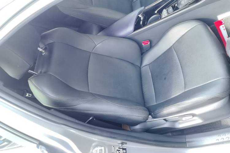 Used Toyota IZOA 2020 2.0L Enjoy Edition Right Front Seat