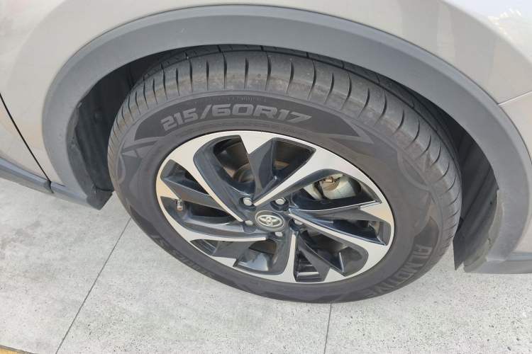 Used Toyota IZOA 2020 2.0L Yichi Version Right Front Wheel Hub