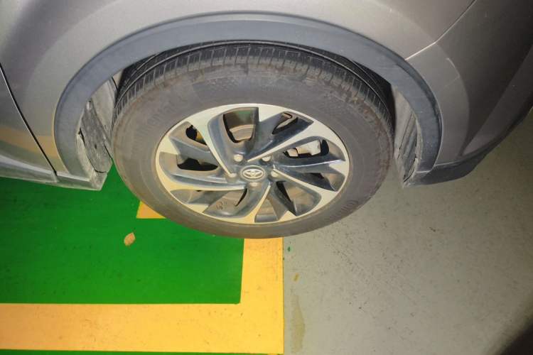 Used Toyota IZOA 2020 2.0L Yichi Version Right Front Wheel Hub