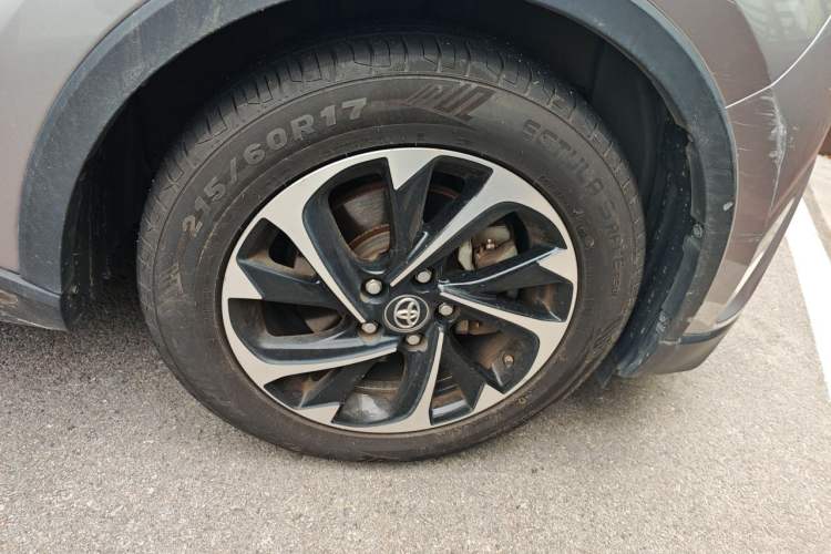 Used Toyota IZOA 2020 2.0L Yichi Version Right Front Wheel Hub