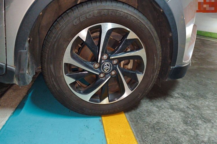 Used Toyota IZOA 2020 2.0L Yichi Version Right Front Wheel Hub