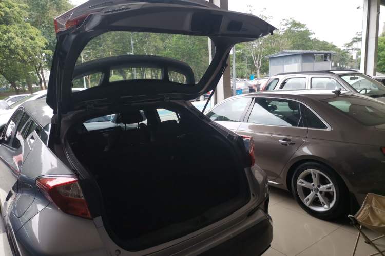 Used Toyota IZOA 2020 2.0L Enjoy Edition Trunk