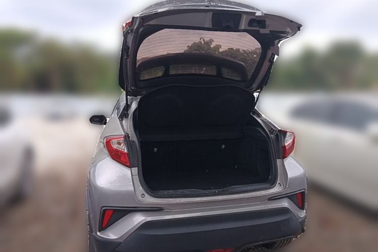 Used Toyota IZOA 2020 2.0L Yichi Version Trunk