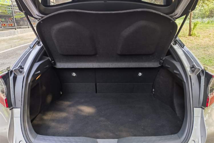 Used Toyota IZOA 2020 2.0L Yichi Version Trunk