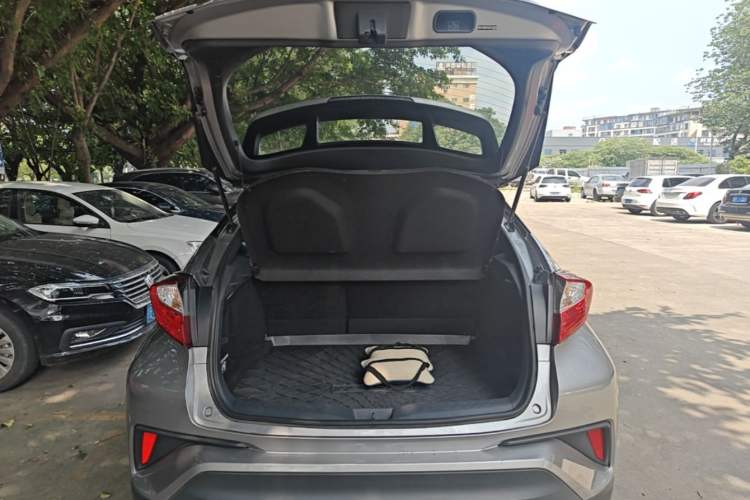 Used Toyota IZOA 2020 2.0L Enjoy Edition Trunk