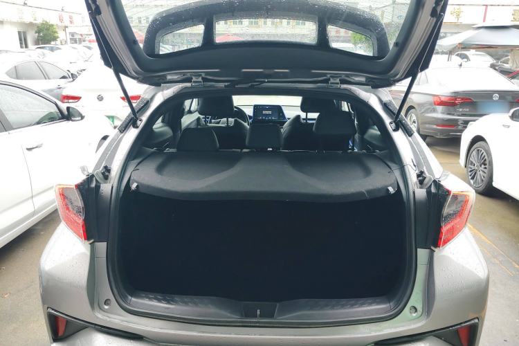 Used Toyota IZOA 2020 2.0L Yichi Version Trunk