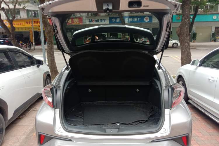 Used Toyota IZOA 2020 2.0L Yichi Version Trunk