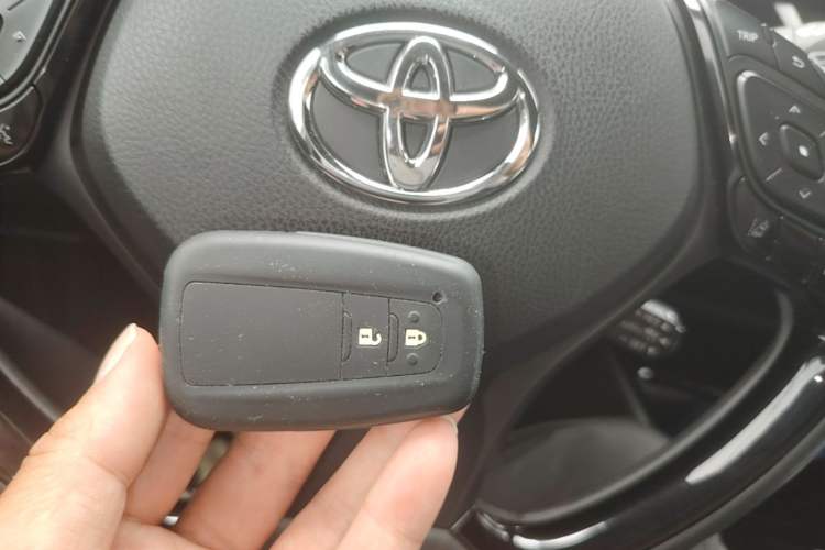 Used Toyota IZOA 2020 2.0L Yichi Version Vehicle Key