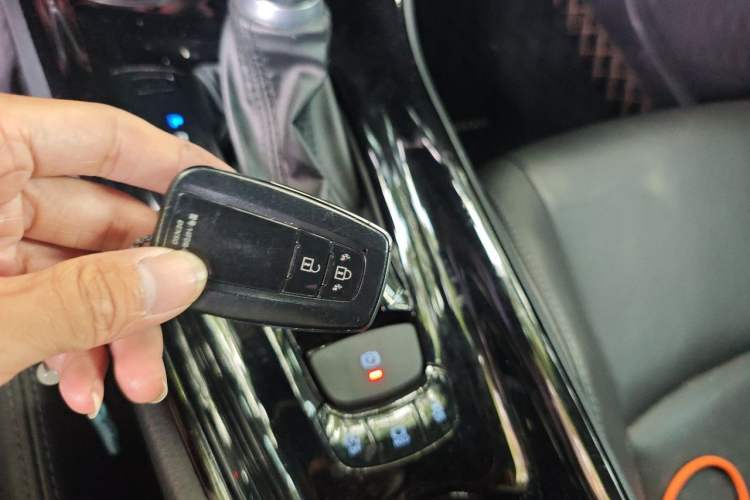 Used Toyota IZOA 2020 2.0L Yichi Version Vehicle Key