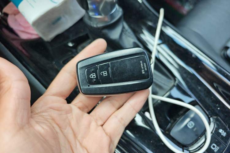 Used Toyota IZOA 2020 2.0L Yichi Version Vehicle Key