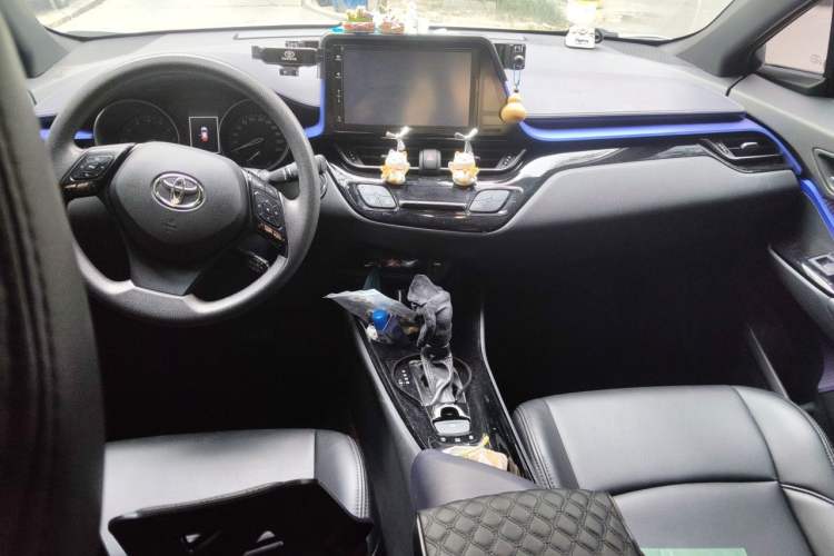 Used Toyota IZOA 2020 2.0L Yichi Version Center Console