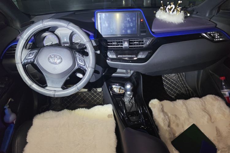 Used Toyota IZOA 2020 2.0L Yichi Version Center Console