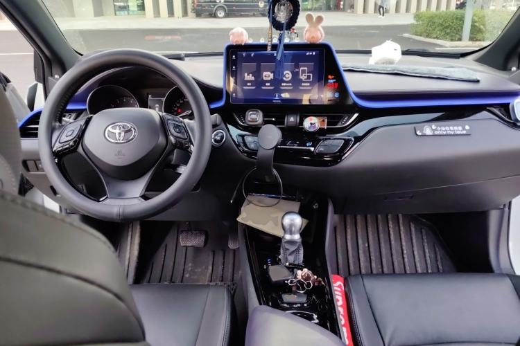 Used Toyota IZOA 2020 2.0L Yichi Version Center Console