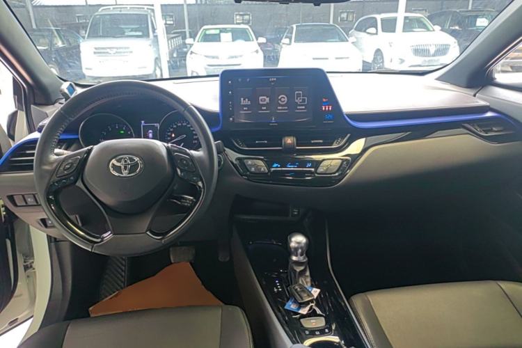 Used Toyota IZOA 2020 2.0L Yichi Version Center Console