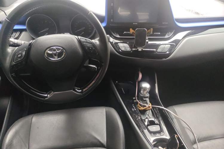 Used Toyota IZOA 2020 2.0L Yichi Version Center Console
