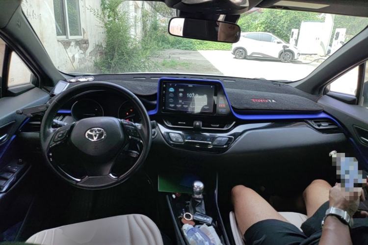 Used Toyota IZOA 2020 2.0L Yichi Version Center Console
