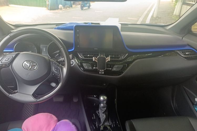 Used Toyota IZOA 2020 2.0L Yichi Version Center Console