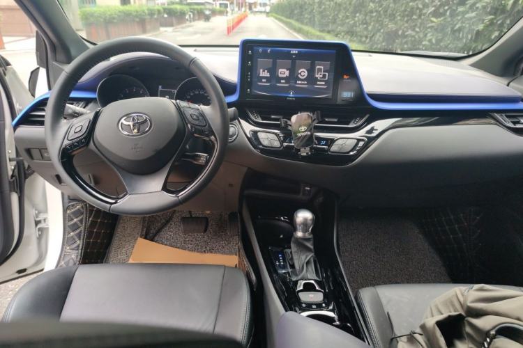 Used Toyota IZOA 2020 2.0L Yichi Version Center Console