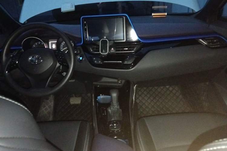 Used Toyota IZOA 2020 2.0L Enjoy Edition Center Console