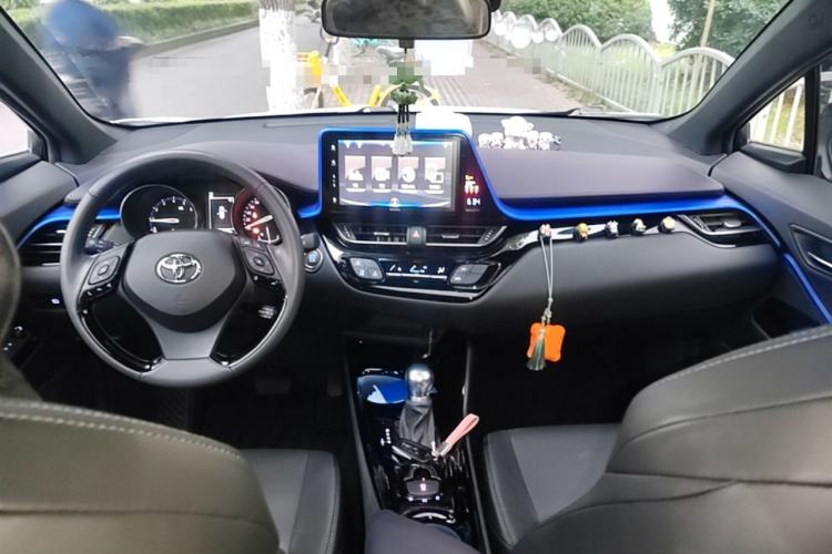 Used Toyota IZOA 2020 2.0L Yichi Version Center Console