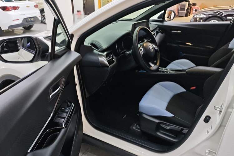 Used Toyota IZOA 2020 2.0L Yi Xiang CARE Driver Seat