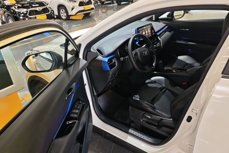 Used Toyota IZOA 2020 2.0L Enjoy Edition Driver Seat