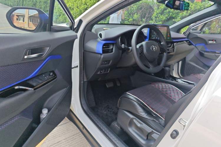 Used Toyota IZOA 2020 2.0L Enjoy Edition Driver Seat